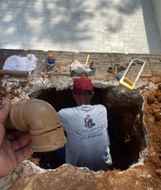 campos_caça_vazamento_esgoto